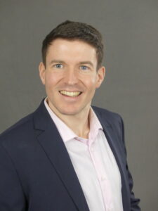 Portrait von Lukas – Entscheidungsarchitekt bei concept2impact Professionelles Portrait von Lukas Lorenzen, Entscheidungsarchitekt bei concept2impact, spezialisiert auf Energiesystemarchitektur und umsetzungsorientierte Konzepte mit Impakt.